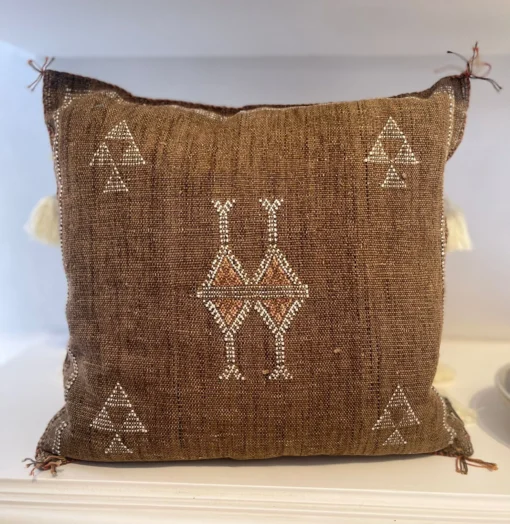 Coussin Sabra marron artisanal marocain avec motifs traditionnels