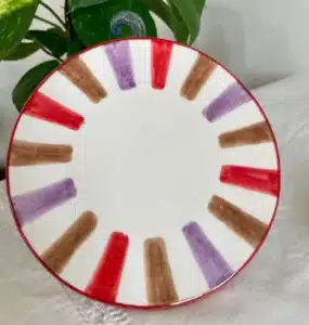 Petite assiette en céramique multicolore, fait main