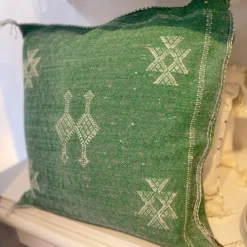 coussin sabra vert tissé à la main par des artisans marocains.