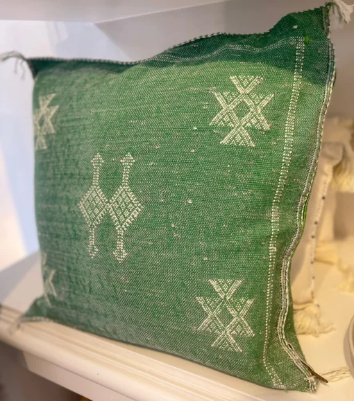 coussin sabra vert tissé à la main par des artisans marocains.