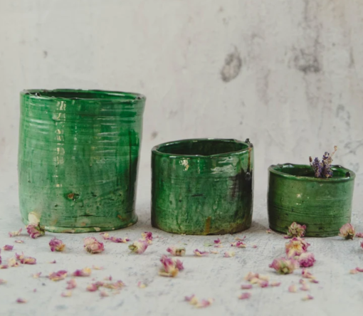 Pot traditionnel en Tamegroute, céramique verte artisanale du Maroc.