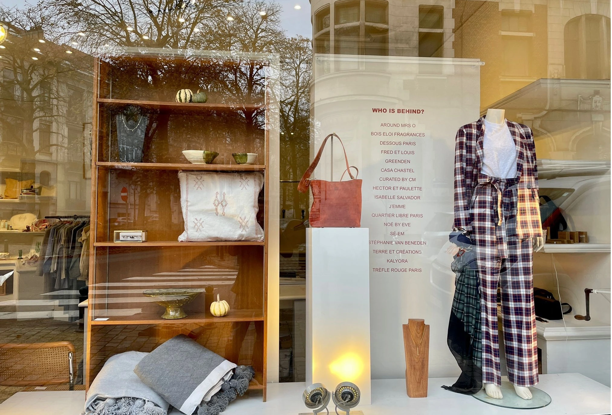 Vitrine de behind shop